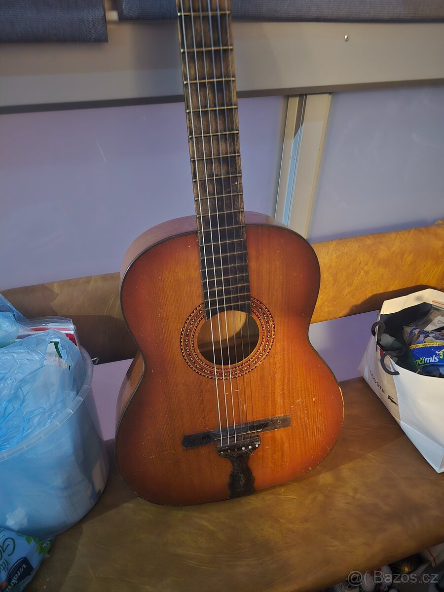 Klasická kytara Španělka