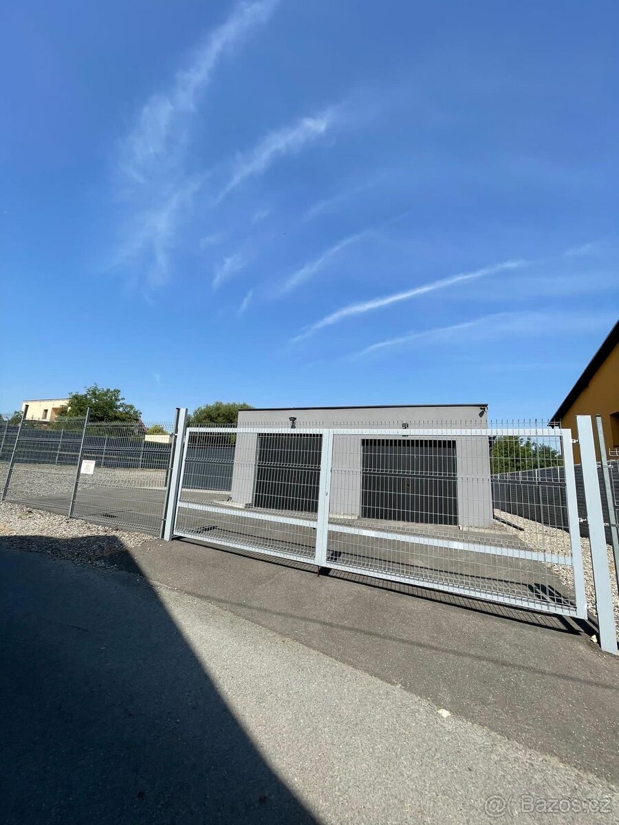 Storage room or 4 x garage plus fenced pos., insulated, wc, shower