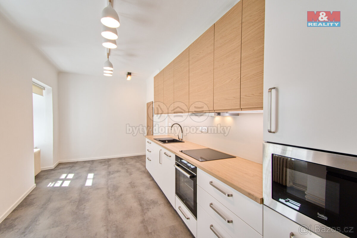 Pronájem bytu 3+1, 90 m², Valašské Meziříčí, ul. Náměstí