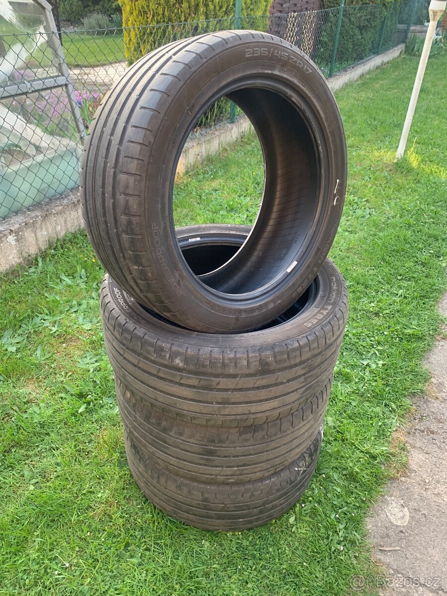 LETNÍ PNEU 235/45 R17 NOKIAN