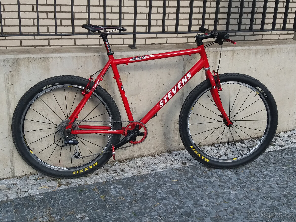 Hmotnost jen 9,5 kg , Carbon sedlovka + Karbon řidítka