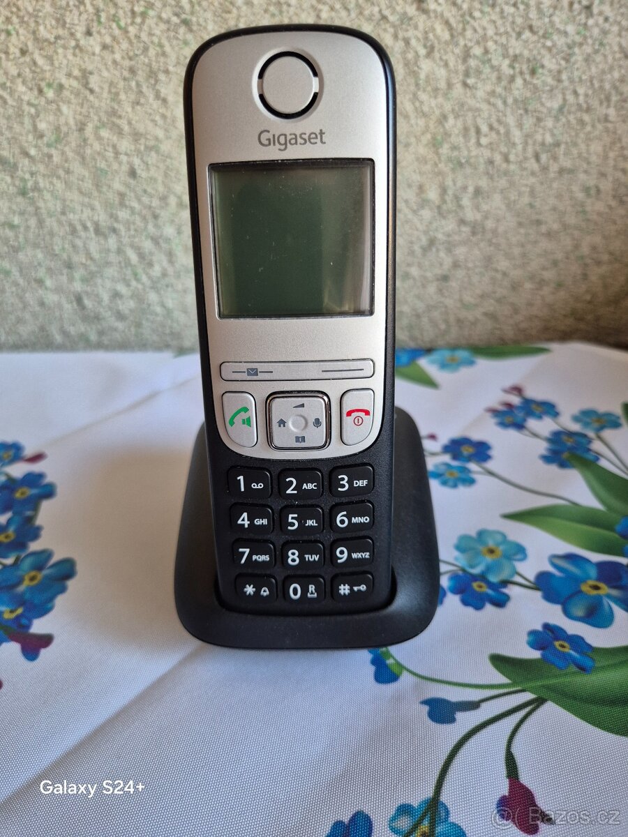 Bezdrátový telefon pro pevnou linku