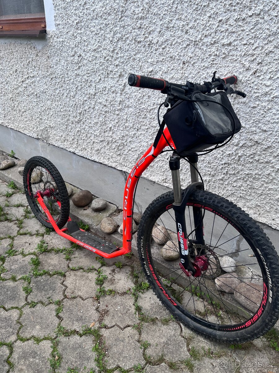terénní koloběžka  Crussis,