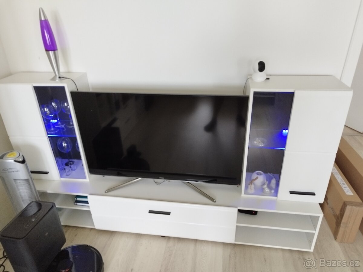 Obývací stěna + knihovna
