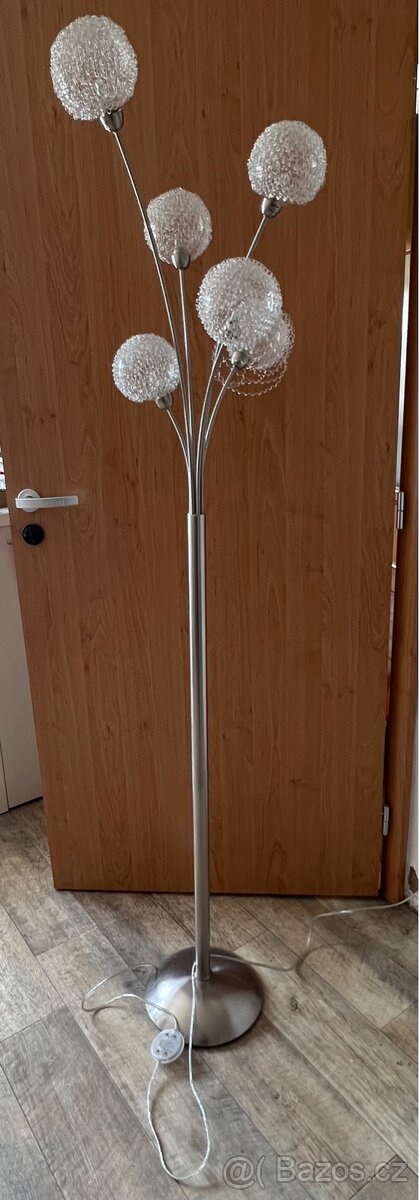 Stojací lampa a stropní světlo