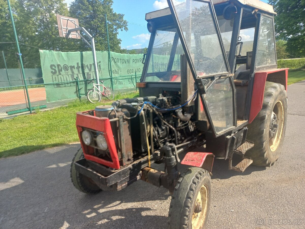 Traktor Zetor 7011