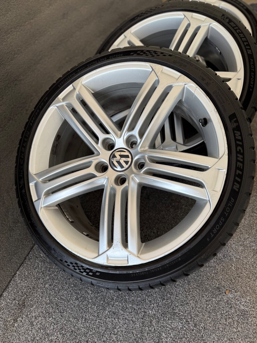 VW originál letní sada kol R19