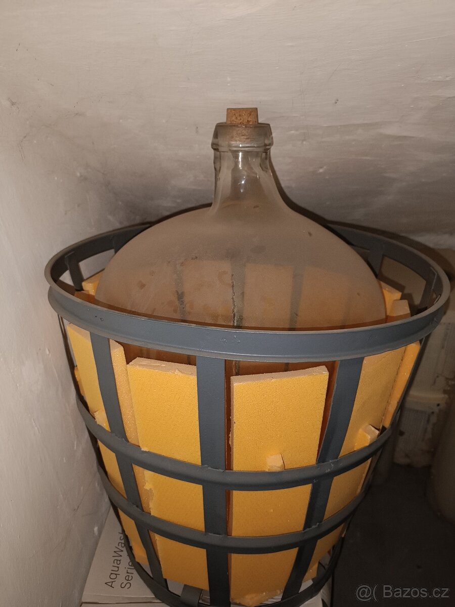 Prodám demižon 50L v kleci