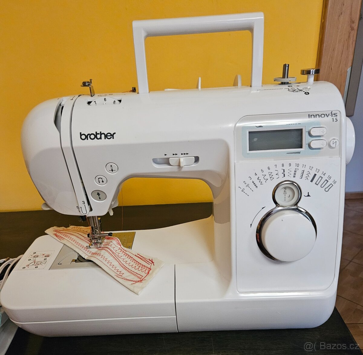 Elektrický šicí stroj Brother Innovis NV15