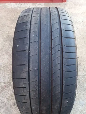 Prodám 2x letní 275/40R22 Pirelli