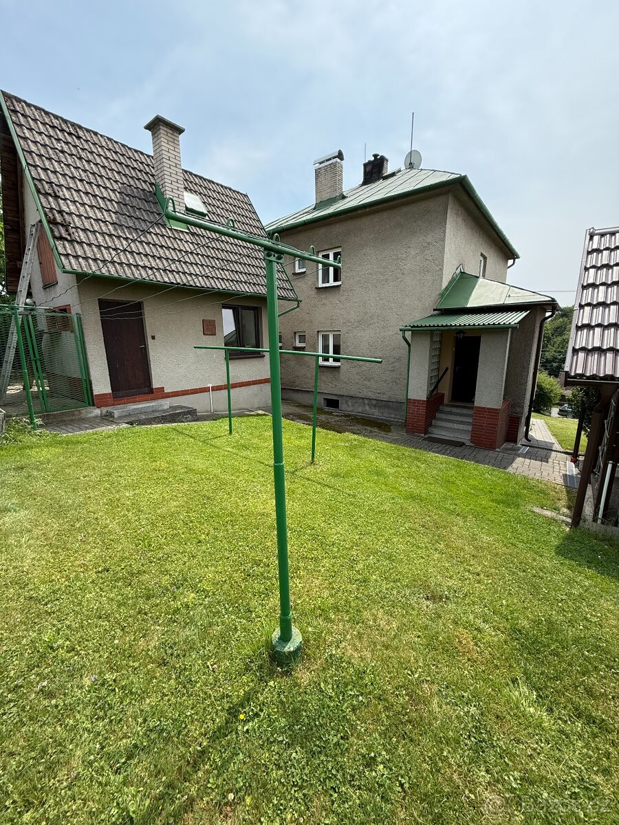 Pronájem prostorného rodinného domu 6+2 se zahradou
