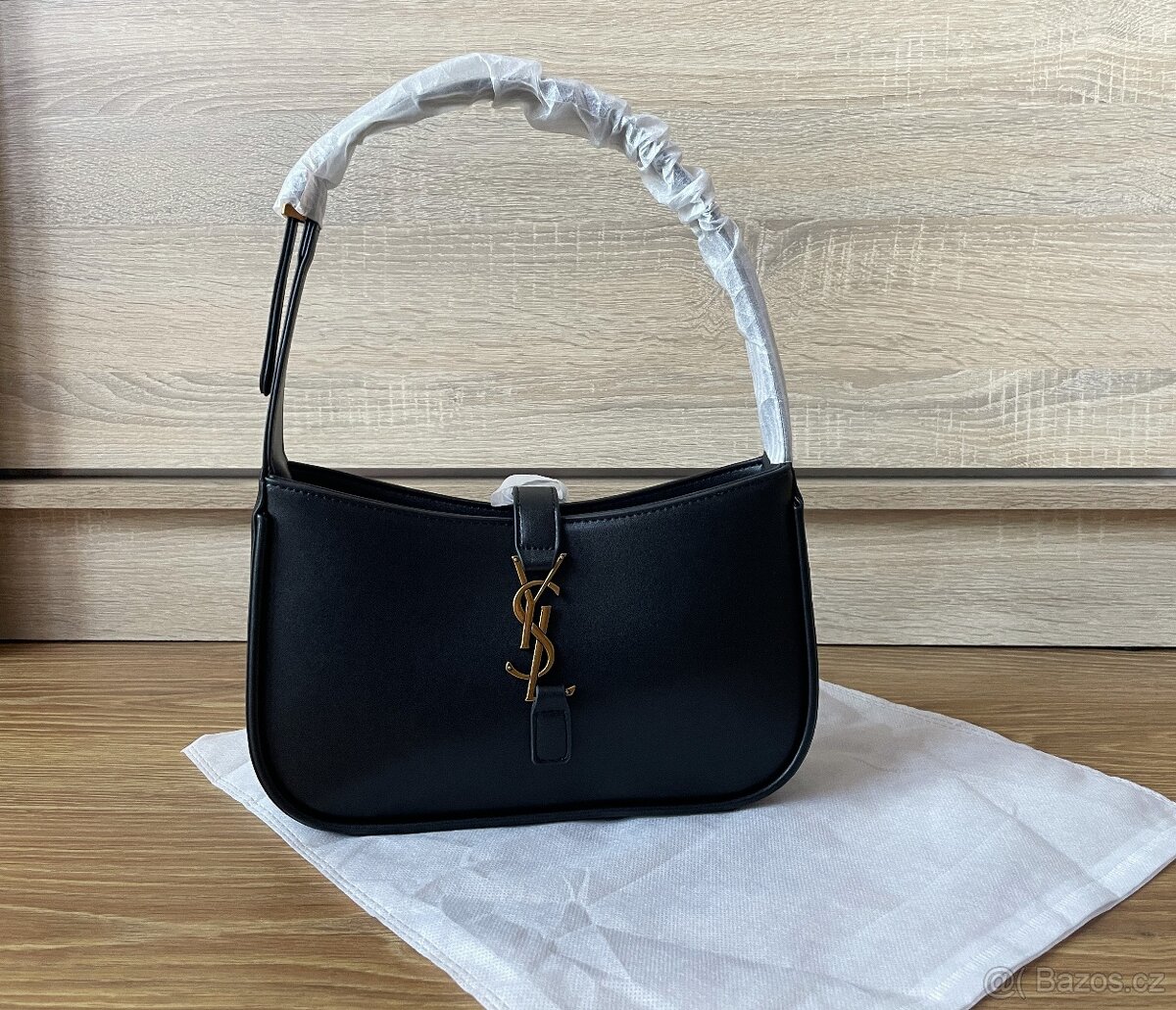 Kabelka Yves Saint Laurent Le 5 à 7