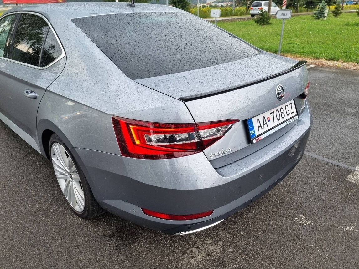 SKODA SUPERB 3 spoiler kridlo lipko na kufor