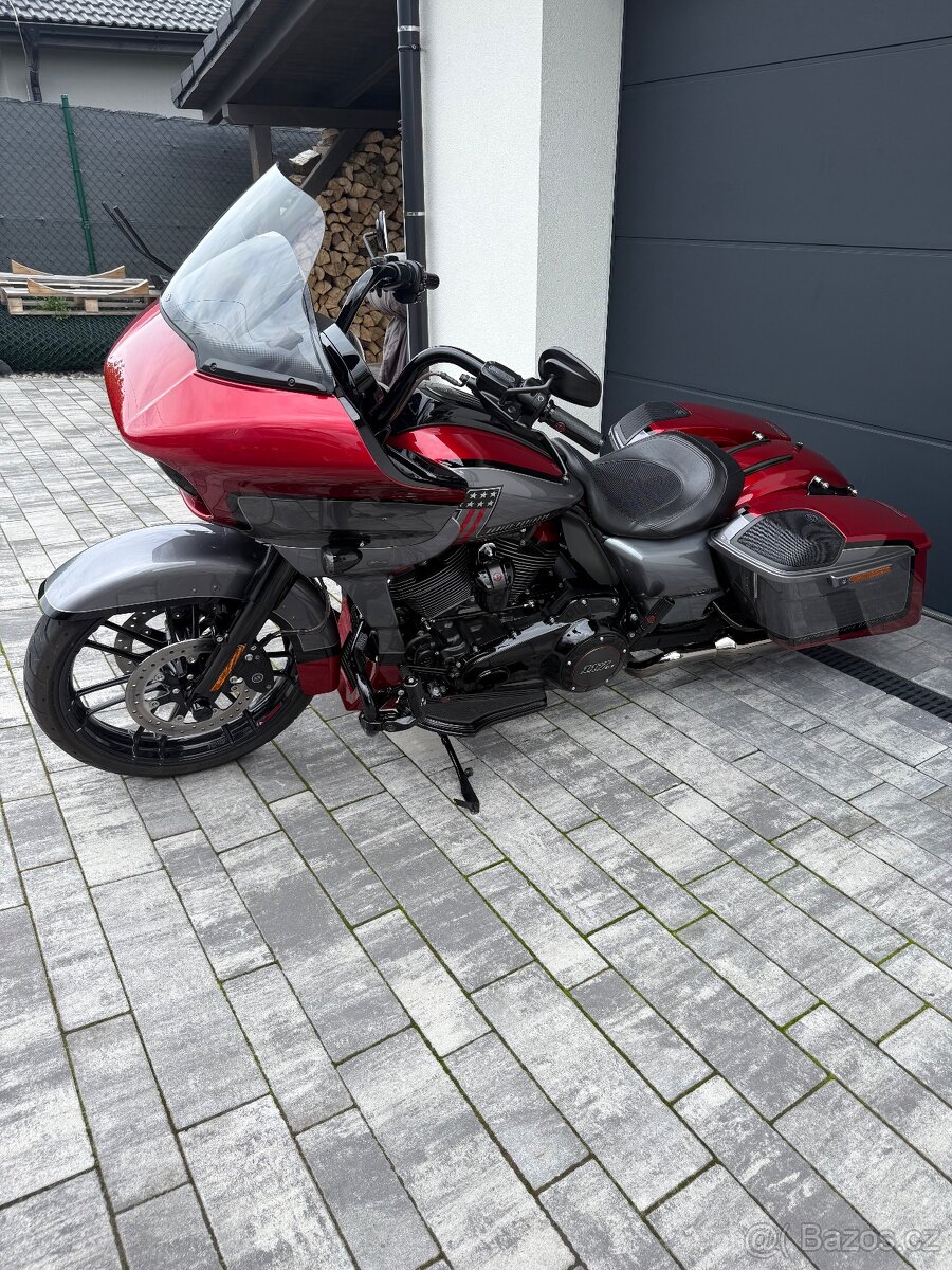 Harley Davidson Road Glide CVO 117