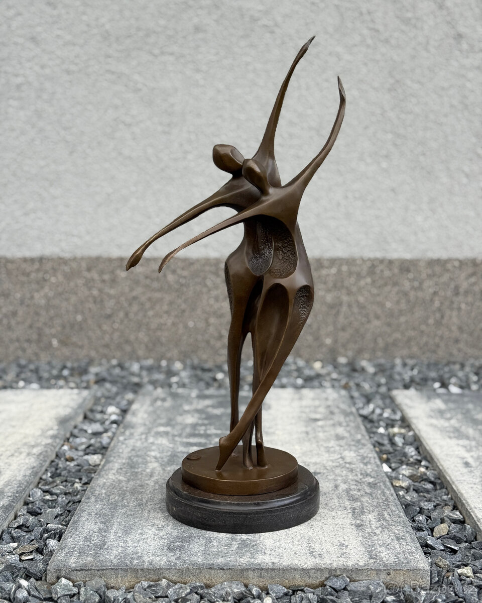 Bronzová socha Tančící pár moderní umělecká dekorace a dárek