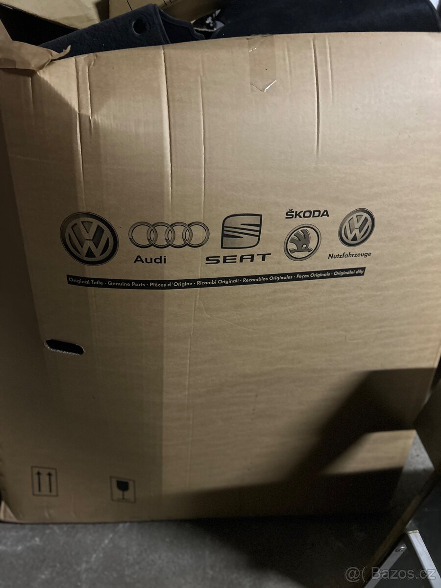 Prodám nové originální dveře na Škoda Octavia 1 sedan