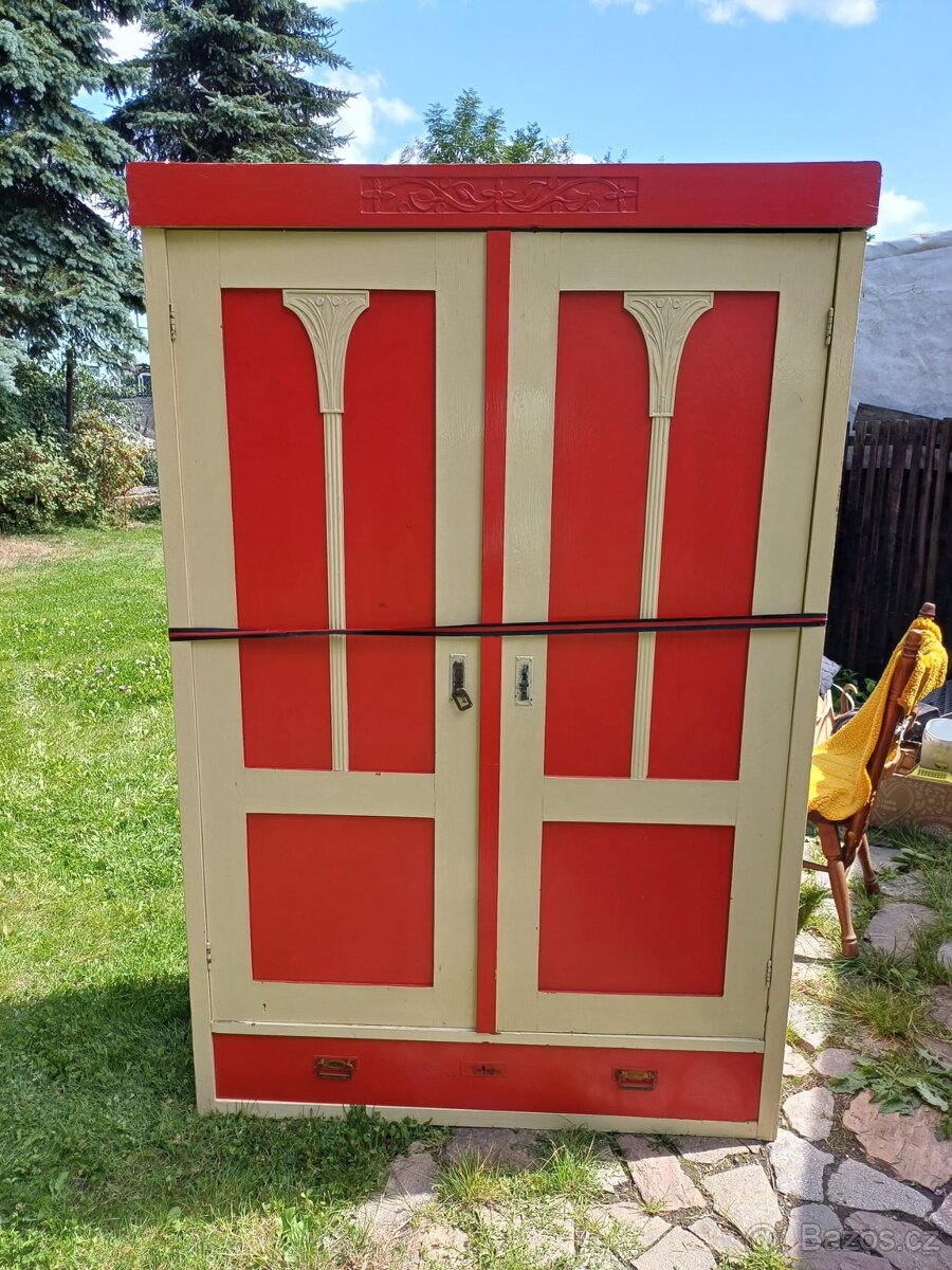 Starožitné skříně, vintage