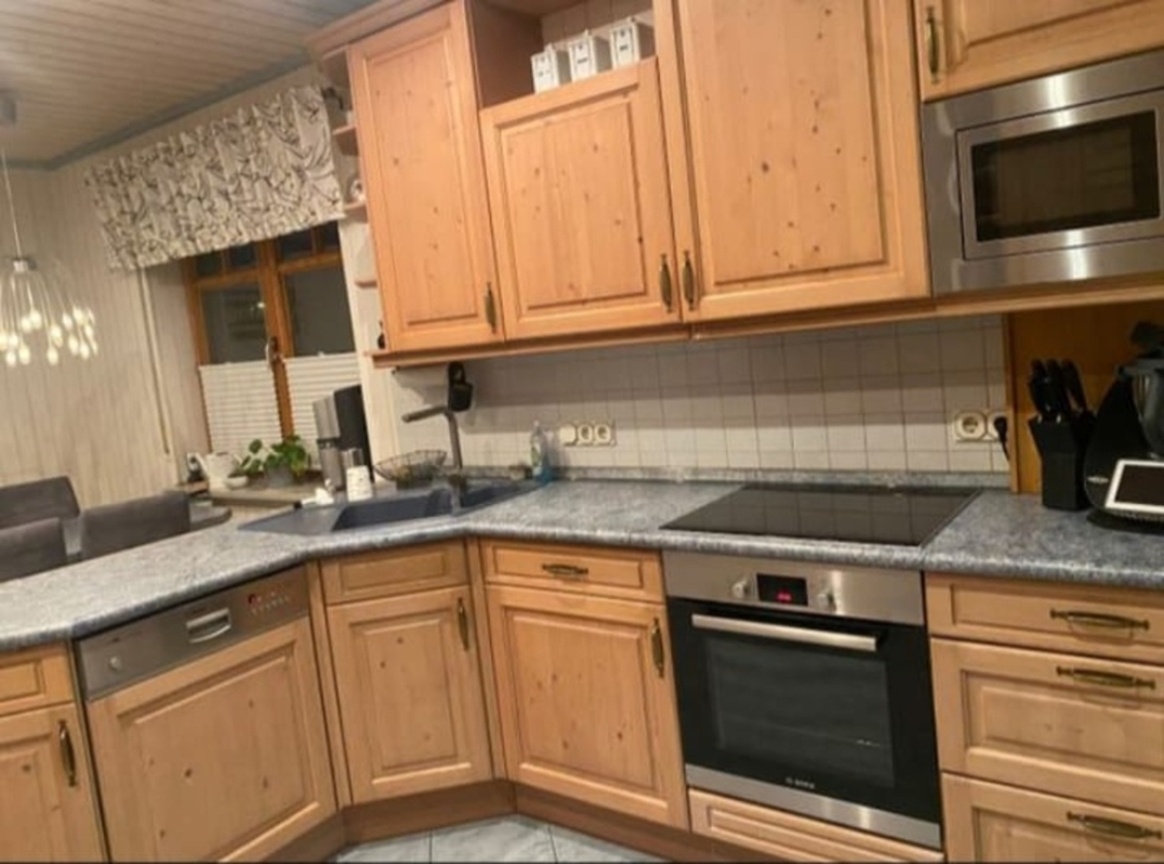 Kuchyně smrk masiv se spotřebiči, 5513