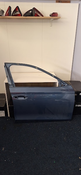 Pravé přední dveře octavia 4