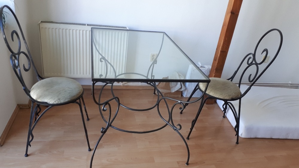 Prodám kovaný použitý nábytek se skleněnými výplněmi
