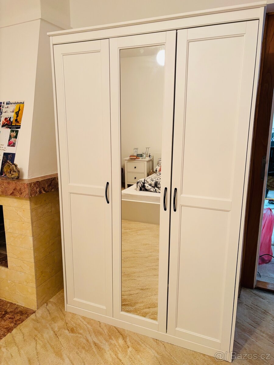 Bílá skříň šatní Ikea