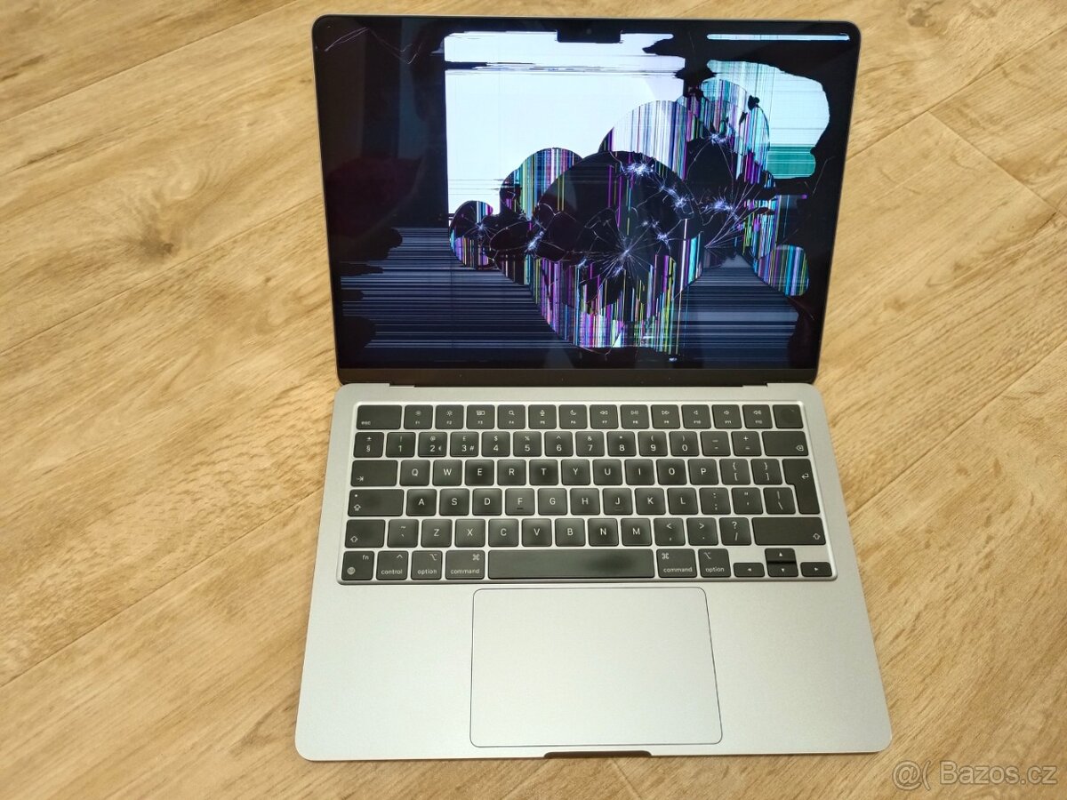 Apple A2681, procesor M2, 8GB, 256GB SSD, rozbitý displej