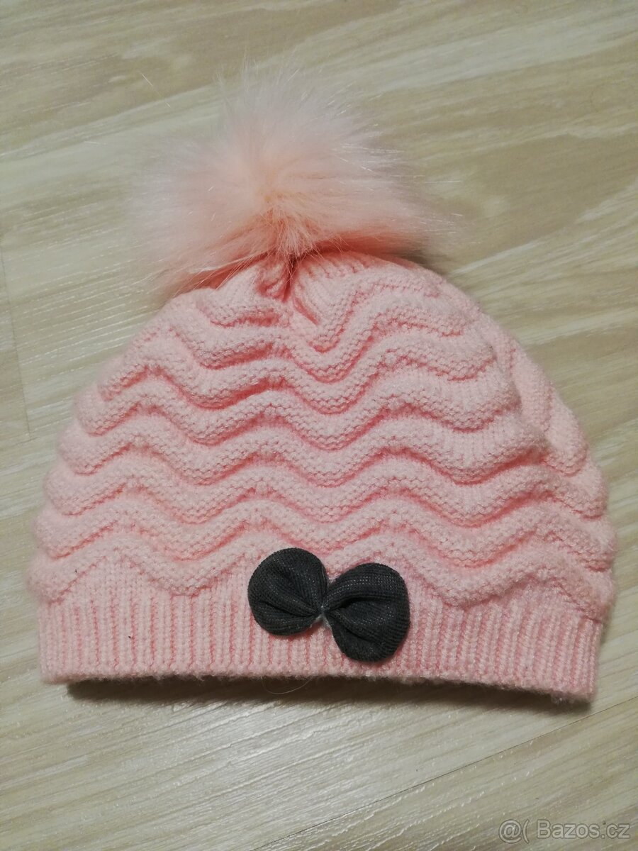 Zimní dívčí čepice