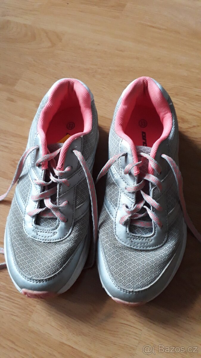 Sportovní boty Score vel.33