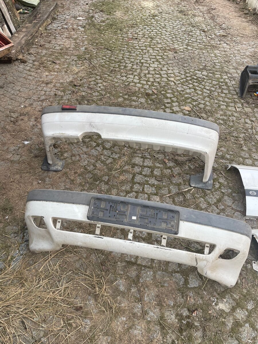 Přední a zadní nárazník Audi 80