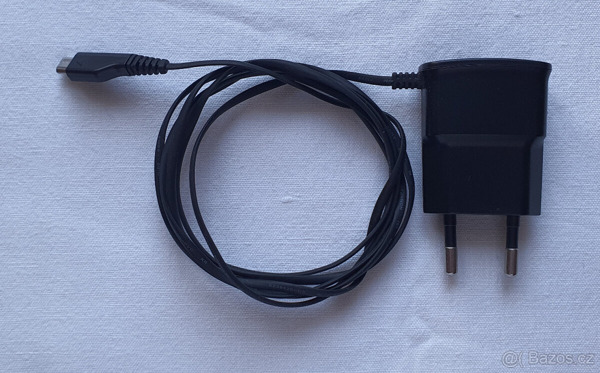 Černá cestovní nabíječka Samsung s kabelem micro USB