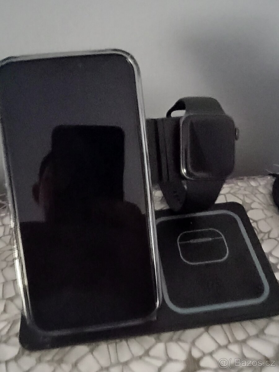 Apple watch SE 42mm 2 generace