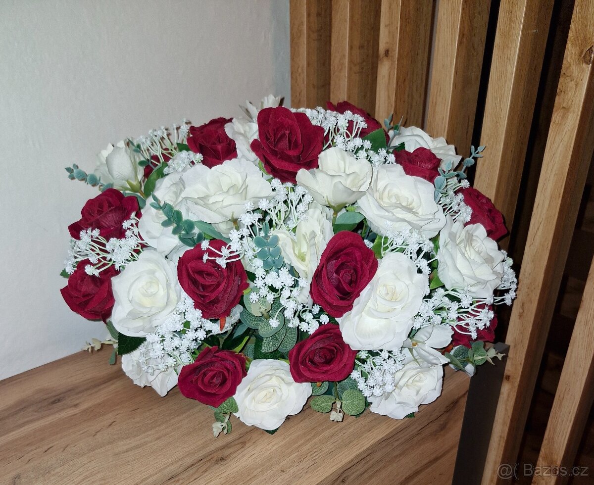 Květinová dekorace nová