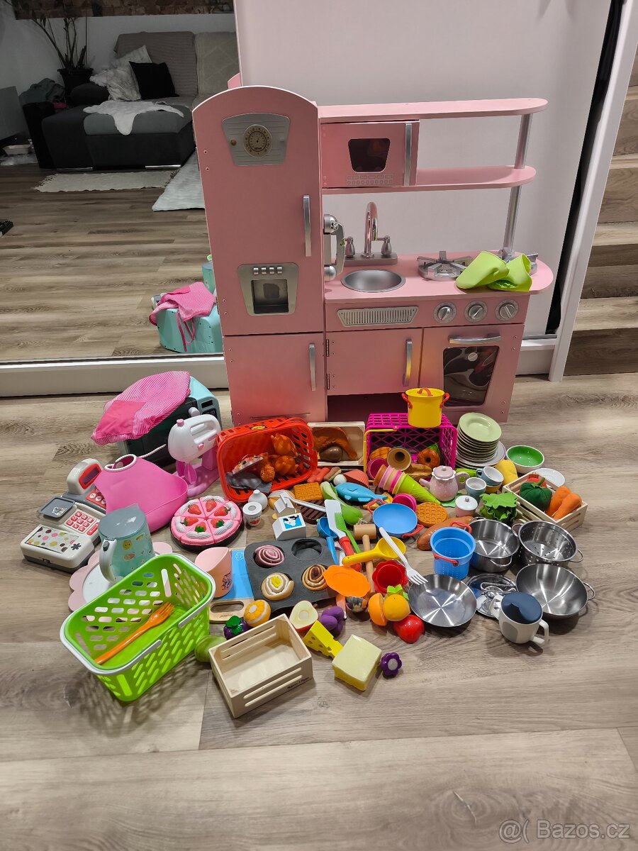 Dětská kuchyňka s příslušenstvím
