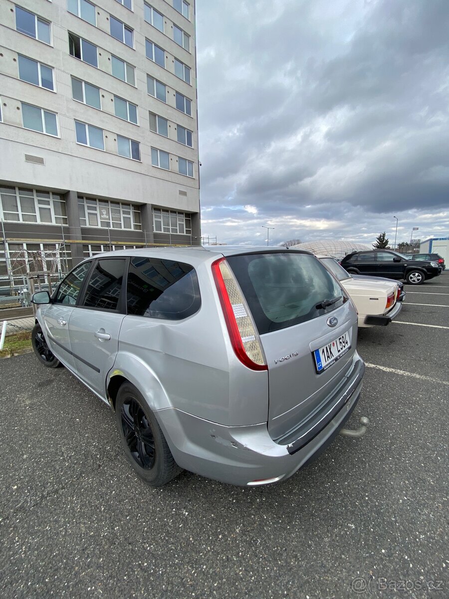 Ford focus 2 1,6 benzín