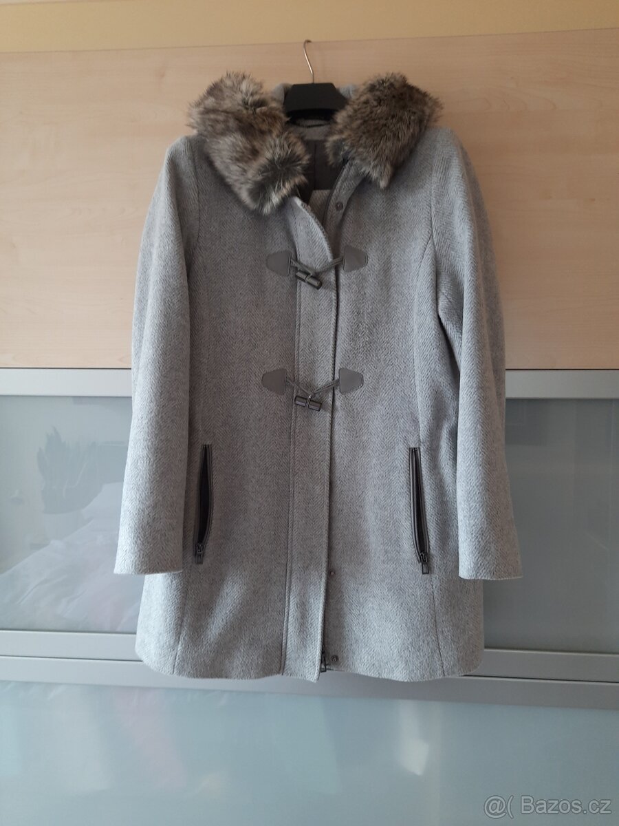 Sedý krátký kabát