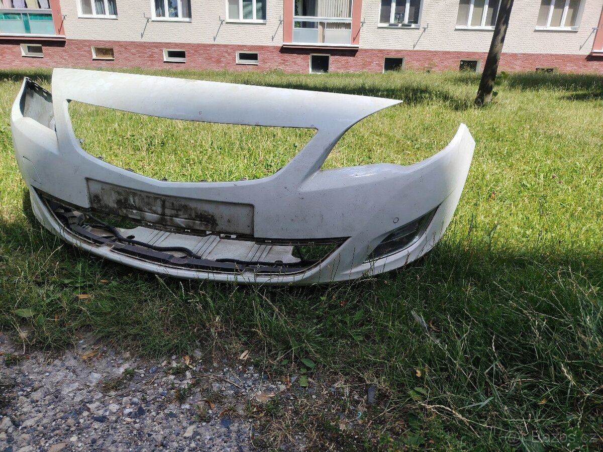 Přední Nárazník Opel Astra j