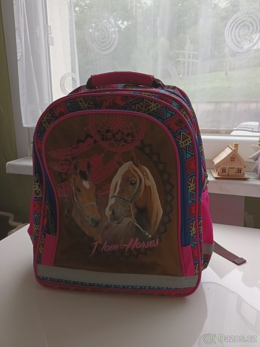 Školní batoh s koňmi