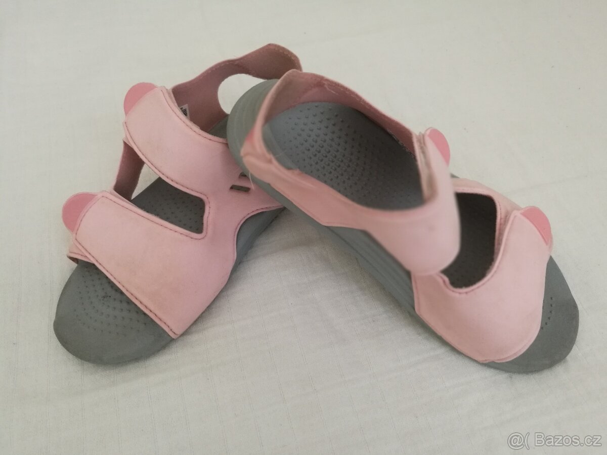Světle růžové dívčí sandály adidas velikost 33