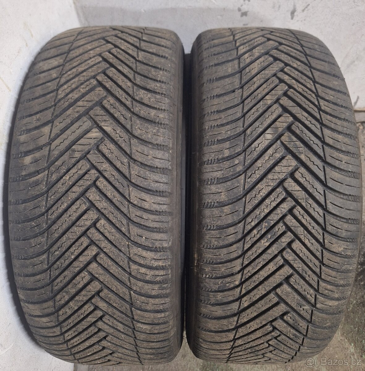 Celoroční pneu 215/45/17 Hankook