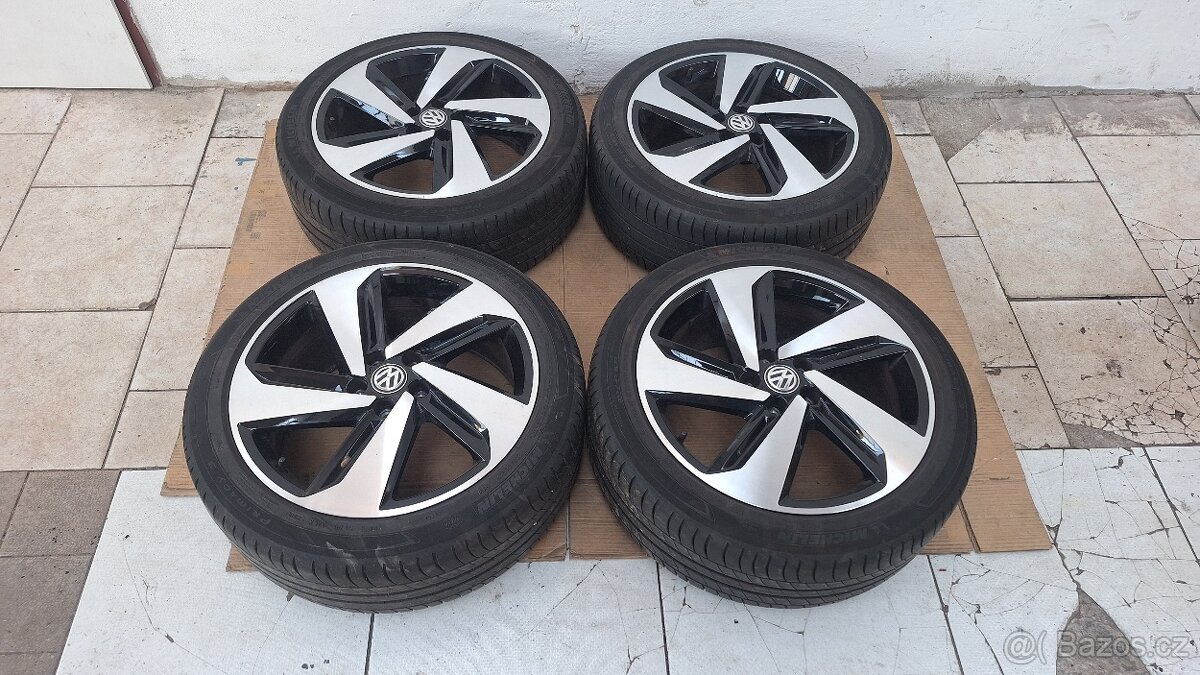 Alu kola VW 17" 5x100 letní pneu 215/45 R17 6+mm Polo Gti