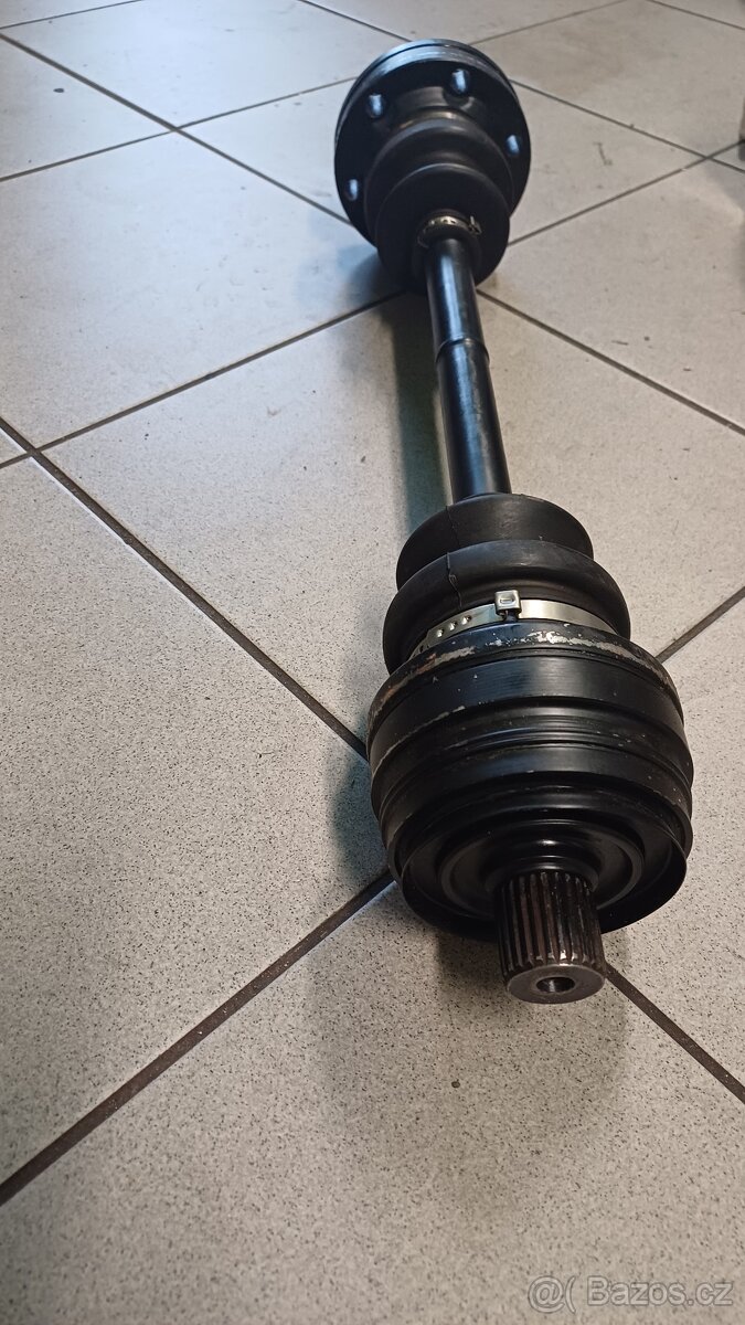 Mercedes W126 poloosa po renovaci