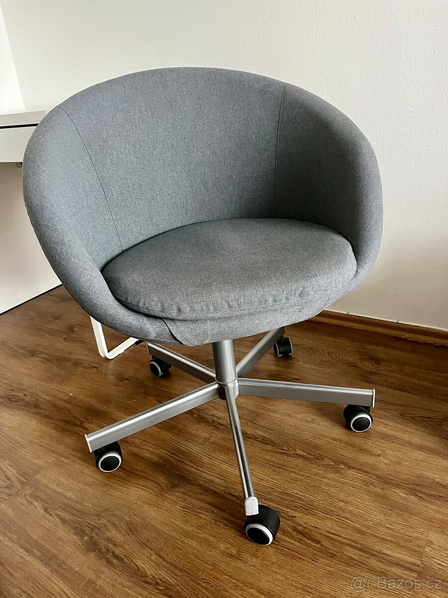 Otočné křeslo