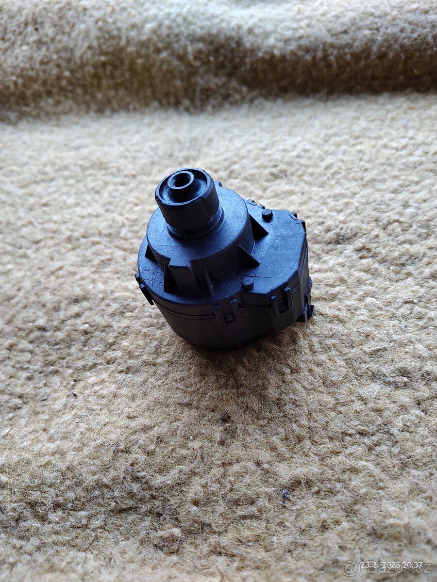 Motor trojcestného ventilu