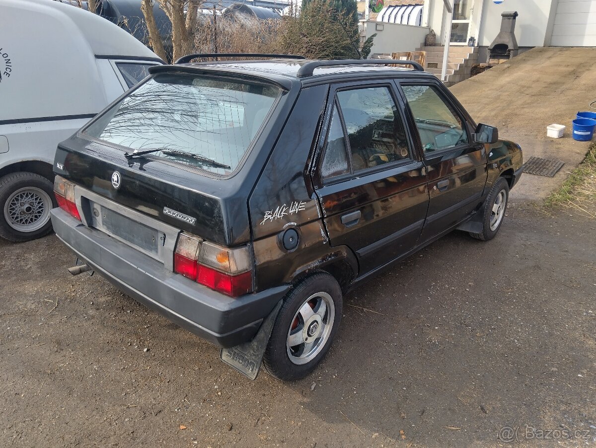 Škoda Favorit Black line