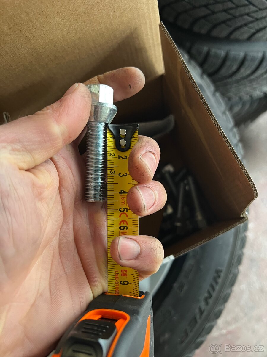 Šrouby kol M12x1,5