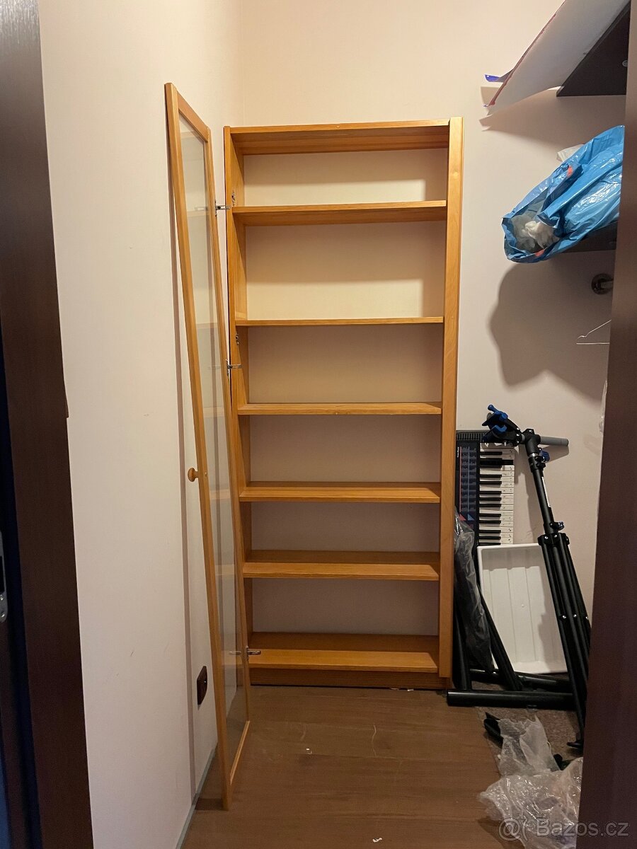 Starší Knihovna Ikea