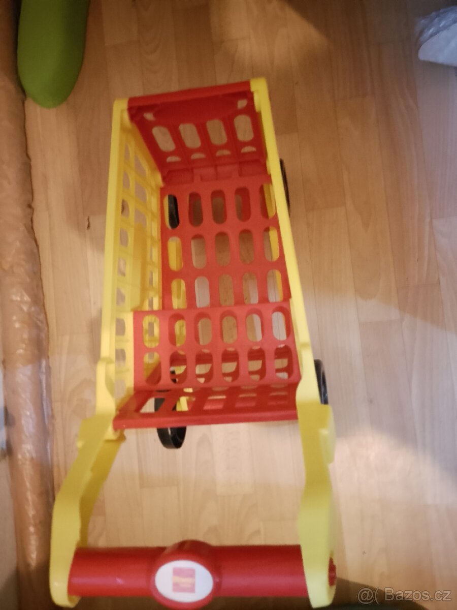 Dětský plastový vozíček