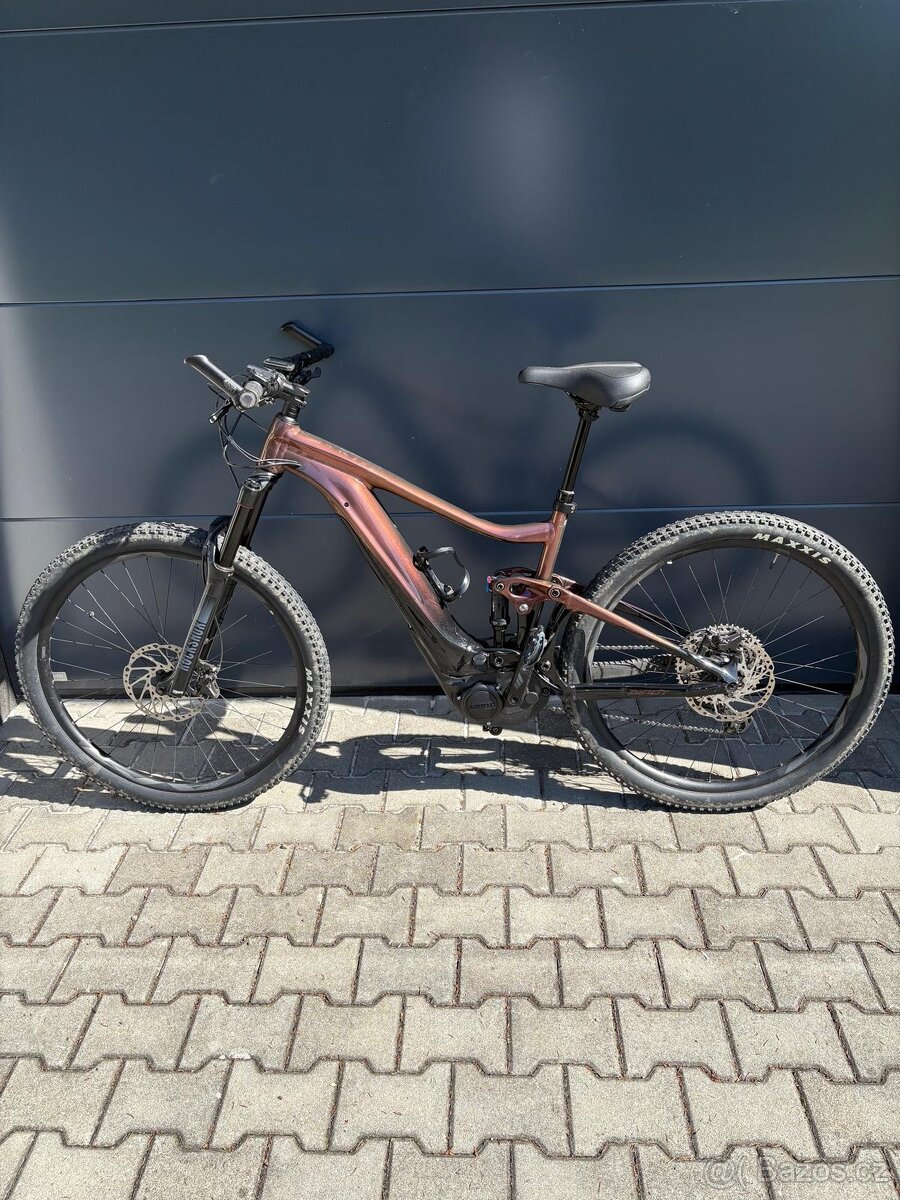 GIANT