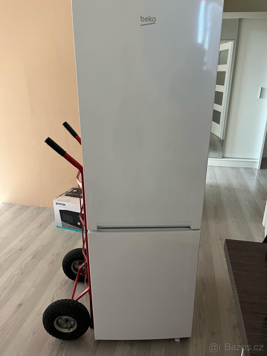 Lednice s mrazákem zn.BEKO "v záruce"