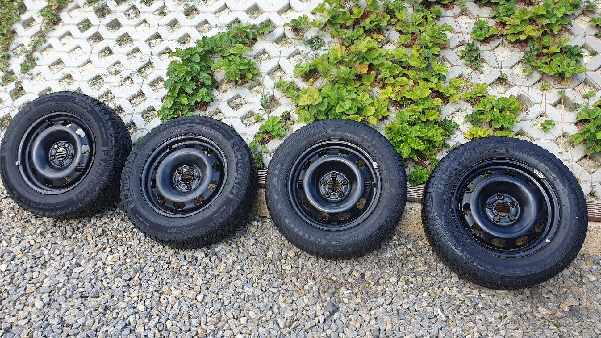 Ocelove rafky se zimni pneu 195/65/15 Octavia